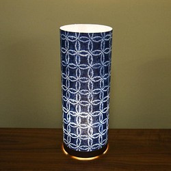 和風照明・インテリア照明　MAM-602　丸行灯（筒型）　Ｍサイズ　絞り染め模様　七宝/藍 1枚目の画像