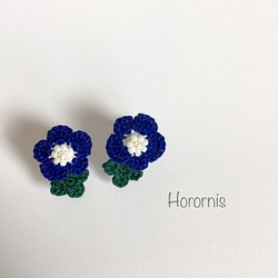 刺繍糸の小さなお花のイヤリング(レース編みイヤリング) 1枚目の画像