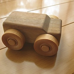 木のおもちゃ(車)(ウオールナットの木) 1枚目の画像
