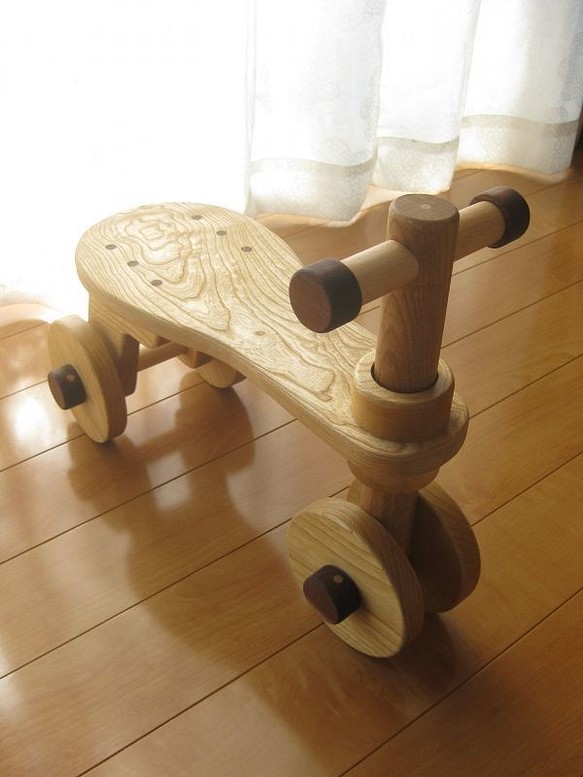 乗り物木のおもちゃ(栓の木) 1枚目の画像