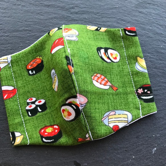 接触冷感✴︎お寿司柄マスク　子ども用 1枚目の画像