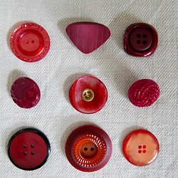 フランスヴィンテージ　赤いボタンセット 1枚目の画像