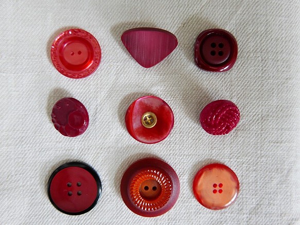 フランスヴィンテージ　赤いボタンセット 1枚目の画像