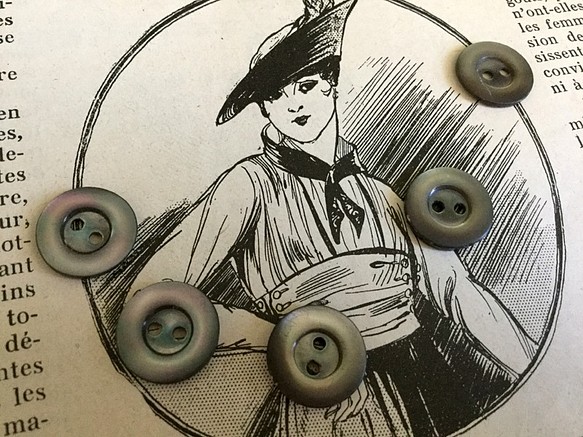 フランスヴィンテージ　マザーオブパール黒蝶貝ボタン 13ｍｍ　５個セット 1枚目の画像