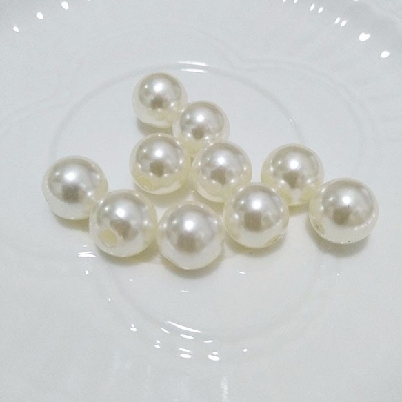 ❤珍珠鏡貝系列❤復古公主風 米白色貝殼珍珠6mm 淡水珠兩個孔 10個入 第1張的照片