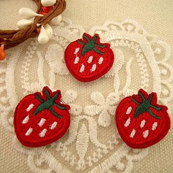 ♡布貼・素材♡可愛布貼貼花 跳躍的紅草莓 3個入 第1張的照片