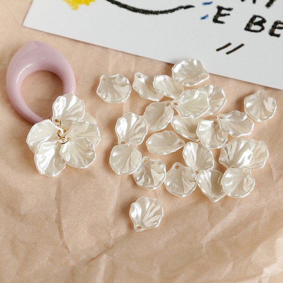 ☆樹脂福袋/售完不補☆小小百搭珍珠感貝殼花瓣純白色 10個入 第1張的照片