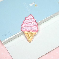 ♡ファブリックステッカー・素材♡DIYかわいい布ステッカーアップリケパッチパウダーピンクストロベリーアイスクリーム1個 1枚目の画像