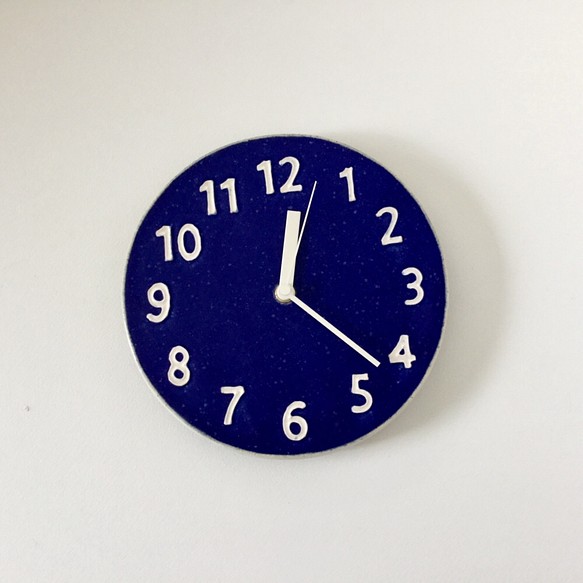 陶シンプル 掛け時計 青 1枚目の画像