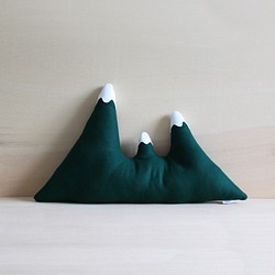 Mountain pillow / Handmade cushion - Triple Peak 1枚目の画像