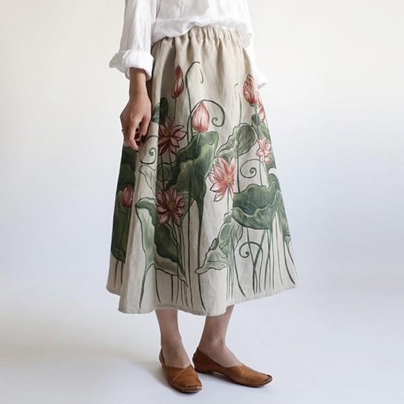 『手描きART衣×誰にでも似合うギャザー スカート』７６cm丈「清らかに咲く蓮」A72A（sk001pk) 1枚目の画像