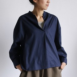 最終SALE　ラスト2点  涼しく着れる紗織コットン100％スキッパーシャツ 燕尾裾ゆったり身幅  ネイビー K72B 1枚目の画像