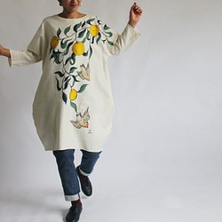 リネン麻コットン「和画衣を纏う」手描きART「果実と小鳥」贅沢一枚布ゆったりワンピース B99A(dr006pk) 1枚目の画像