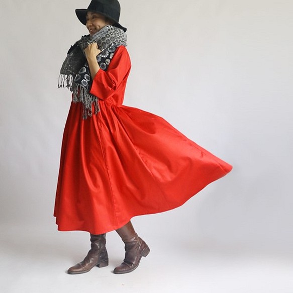 『大人の赤装い／ウエストギャザー八分袖お澄しワンピース』コットン１００％ゆったり背中ファスナーH51A（dr577) 1枚目の画像