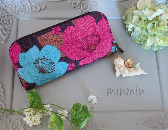 大人かわいい布財布！赤紫×ブルー花柄 1枚目の画像