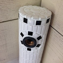 タイル水栓柱 ホワイトにホワイト&ブラック ［商品番号：c21］　 1枚目の画像