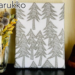 刺繍パネル　北欧の木々　ファブリックパネル 1枚目の画像