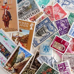 外国切手　70枚　デザイン色々 1枚目の画像
