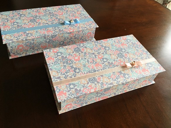 リバティプリントのブック型BOX（dusty pink） 1枚目の画像