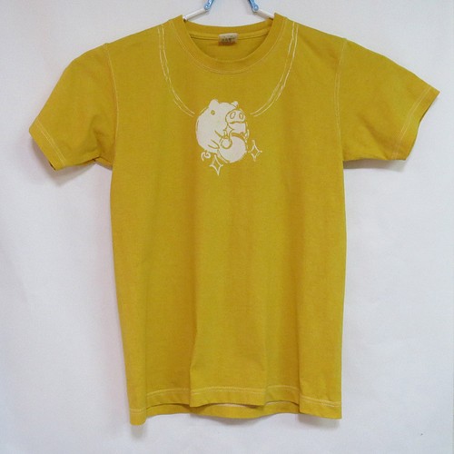 手染めブタｔ ブタに真珠 黄色 Tシャツ カットソー ブタファクトリー 通販 Creema クリーマ ハンドメイド 手作り クラフト作品の販売サイト