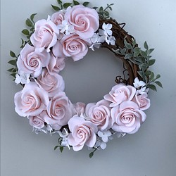 クレイフラワー エレガント ピンクのバラのリース 1枚目の画像