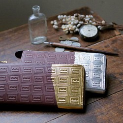 【K様お取り置き品】革のチョコレート長財布・スイートチョコ（金の包み紙） 1枚目の画像