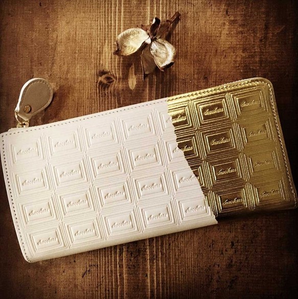 革の白チョコ長財布（金の包み紙） 1枚目の画像