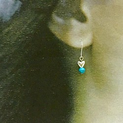 アンティークシルバーハートの耳飾りwith天然石ターコイズ 1枚目の画像