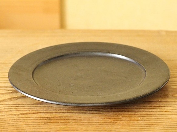 黒マット リム皿 - 7寸 1枚目の画像