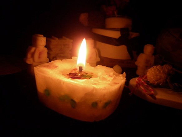 【Miss Jo工藝香氛蠟燭】花透琉璃玫瑰花心聖誕款蠟燭 &香氛杏子小蒼蘭 第1張的照片