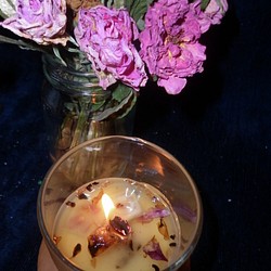 【Miss Jo工藝香氛蠟燭】告白L.O.V.E玫瑰花海蠟燭No.11杏子小蒼蘭 第1張的照片
