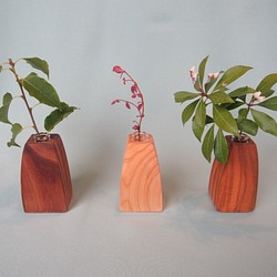 野の花や葉が似合う「一輪挿し」（国産材のヤマザクラ、ナラ、ヒノキなど） 1枚目の画像