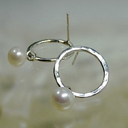 經典淡水珍珠雕花耳環 第1張的照片