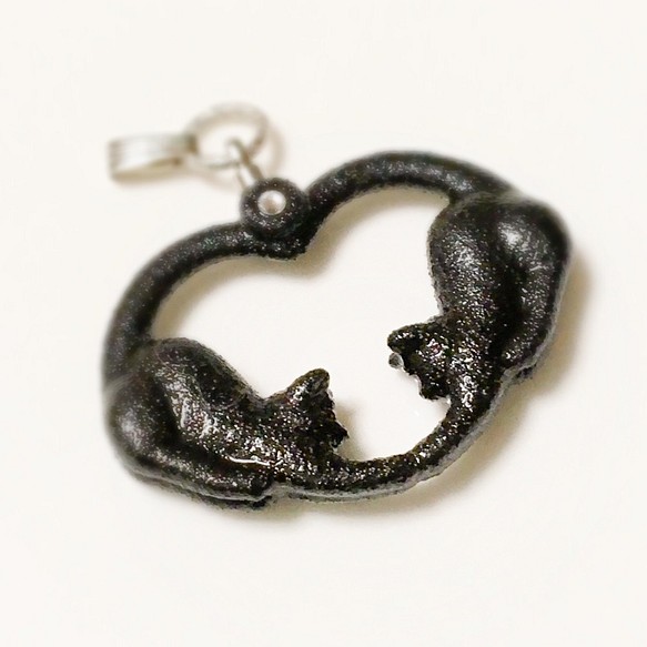 貓項鍊頭雙吳年心臟黑貓顏色 第1張的照片