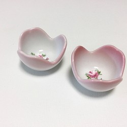 ピンクの小バラの小さな小鉢、2つセット 1枚目の画像