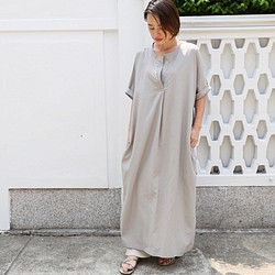 棉亞麻杜爾曼型連衣裙淺灰色 第1張的照片