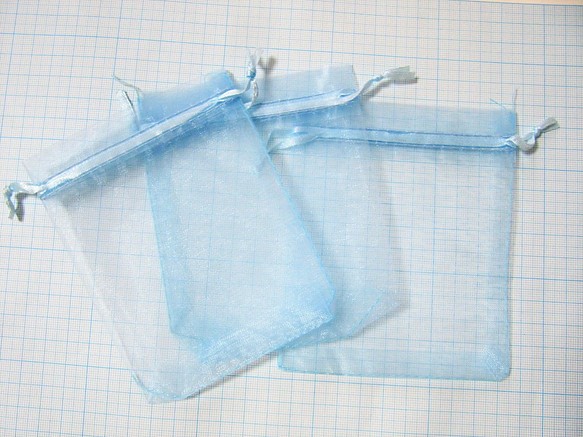 オーガンジー巾着袋　約8.5～9ｘ12ｃｍ　１２枚セット【ライトブルー】【ラッピング用資材】 1枚目の画像