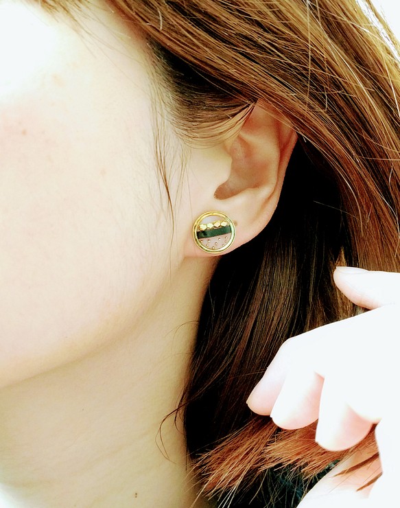 lined round golden nonhole pierced earring