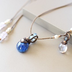 オリオン座の「リゲル」のように青く美しいカイヤナイトの マクラメ  ネックレス 1枚目の画像