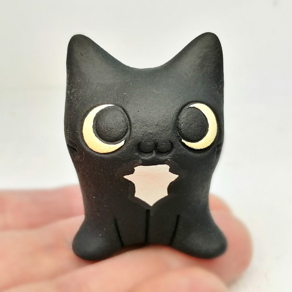 小さな黒猫の置物 石粉粘土にゃんこ その他置物 工房しろ 通販｜Creema