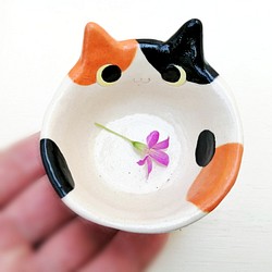 小さなちいさな三毛猫ボウル　陶器の小鉢　 1枚目の画像