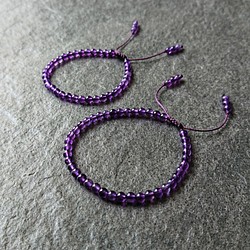 串鍊-紫水晶小圓珠x平結伸縮繩.南美蠟線串珠手環 第1張的照片
