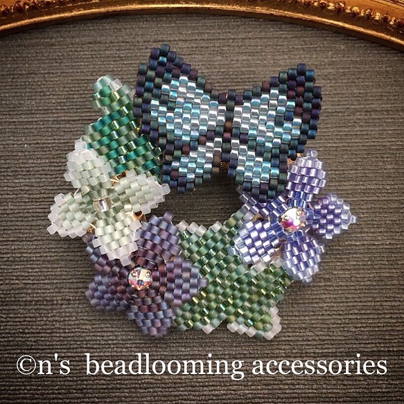 蝶々(青)のリースブローチ ＊送料無料♫ ブローチ Blooming beads 通販