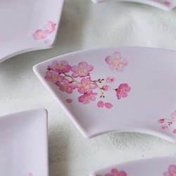 桜ピンクの扇皿♡ 1枚目の画像