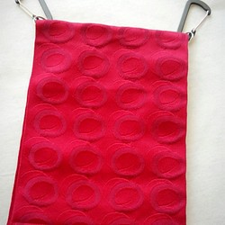 新品の帯地で作ったヒップハングバッグ「おともし帯（たい）」　えんじ色　円柄　帯バッグ 1枚目の画像