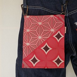 新品の帯地で作ったヒップハングバッグ「おともし帯（たい）」　赤　麻の葉×七宝つなぎ　浴衣バッグ　御朱印帳入れにも 1枚目の画像
