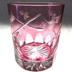 数量限定品　江戸切子　伝統工芸品　ロックグラス　金魚グラス  金赤(ピンク色) 結婚祝　ギフト　プレゼント　記念品　 1枚目の画像