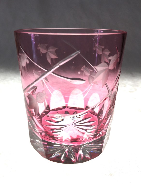 数量限定品　江戸切子　伝統工芸品　ロックグラス　金魚グラス  金赤(ピンク色) 結婚祝　ギフト　プレゼント　記念品　 1枚目の画像