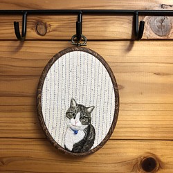 可愛い猫の額入り手刺繍 1枚目の画像
