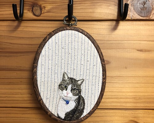 可愛い猫の額入り手刺繍 タペストリー・壁掛け mika工房 通販｜Creema